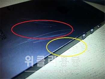 ▲ 아이폰5 블랙의 뒷부분을 열쇠와 심카드로 긁어본 결과. <사진=맥루머스 >