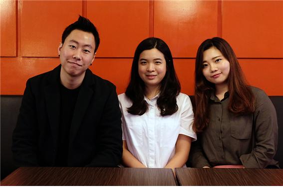 <이번 상영회를 위해 신재경 양과 함께 뛰어준 시티대 한인학생들. 왼쪽부터 송용원, 신재경, 정지원 >