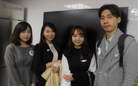  문화원 개원을 축하하기 위하여 방문한 ”마카오-한국 상호교류협회“ 퐁와이렁 부사장(사진왼쪽 두 번째)과 회원들
