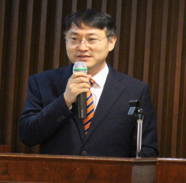 축사를 전하고 있는 유복근 부총영사