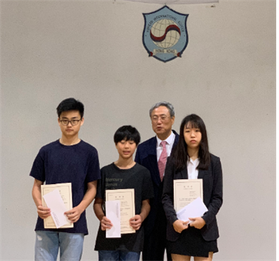 한인회 김운영 회장과(사진왼쪽에서 두 번째) 한인회장상 수상 학생들