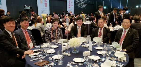 ▲월드옥타 홍콩지부 회장단과 회원들이 세계대회에 참석했다.