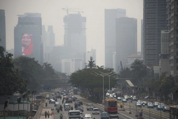 ▲ 동남아시아에서 가장 인구가 많은 인도네시아의 수도 자카르타 시내가 오염으로 뿌옇다. (사진=scmp)