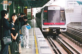 ▲ 6월부터 MTR 요금이 2.3% 인상되면 매일 4백만 명에 이르는 승객들이 영향을 받게 될 것으로 보인다.