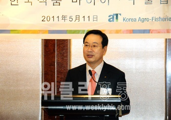 ▲ aT센터 하영제 사장이 한국식품 바이어 및 수출업체 초청간담회에서 인사말을 하고 있다.