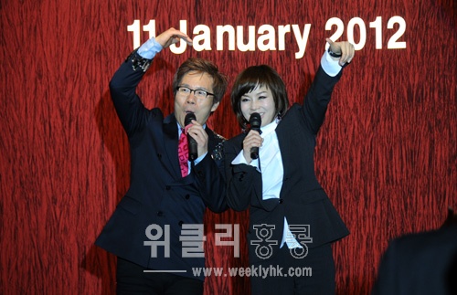 ▲ 홍콩한인상공인 여러분 사랑요!! 강민과 현숙이 펼치는 훈훈한 무대.