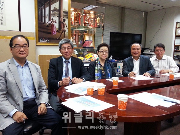 ▲ 기자간담회를 마친 한인회 회장단과 한인회 사무국.