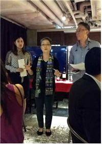 <인사말을 하고 있는 아리랑 장은명 대표(중간)과 와인컬쳐 클리프 대표(오른쯕) >