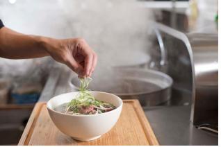 정성이 가득 배어나오는 소고기 쌀국수 (일명 Pho 포)