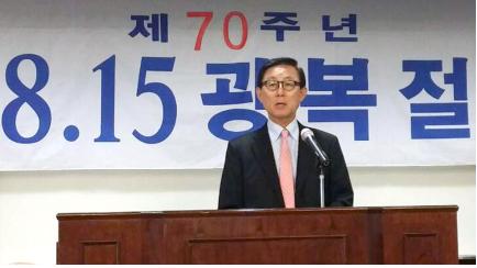 <대통령 광복절 경축사를 대독하고 있는 김광동 주홍콩총영사 >