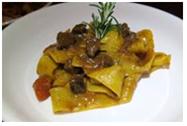 오리고기 토마토 소스를 곁들인 파파델레 파스타Papadelle with Duck Ragu