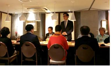 <한우 시식회에서 축사를 하고 있는 김광동 총영사(사진 위)와 인사말을 하고 있는 맥선주식회사 김미리 대표(사진 아래) >