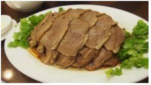 팍 로 치우차우 식당의 간판 요리 거위와 두부 편채