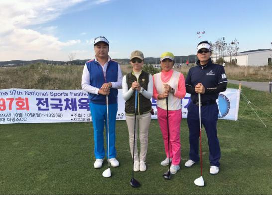 <멋진 골프 선수들. 왼쪽부터 김준회 선수, 서재아 선수, 최순화 선수, 정우영 선수. >