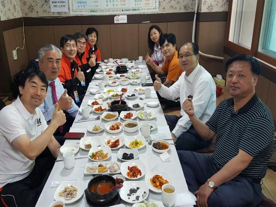 <청양군수 주최 오찬에 참석한 홍콩 동포팀. >