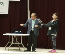 어떤 걸 뽑을 까~~  한국토요학교 김종국 교장(사진왼쪽)