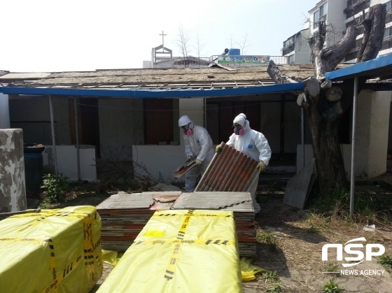 포항시는 2018 주택 슬레이트 철거 처리작업을 실시한다(사진=NSP통신)