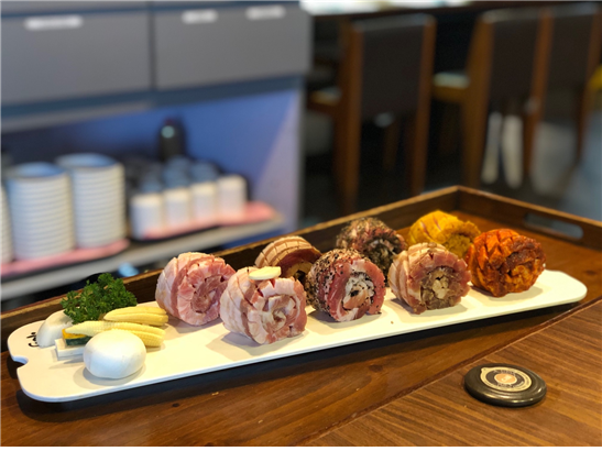 ▲맛있는 이야기들을 쏟아내는 8색 삼겹살