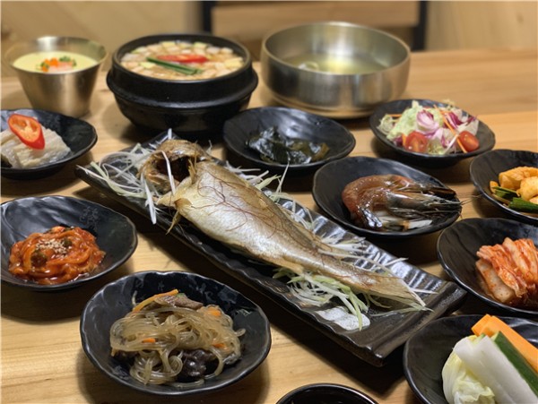 ▲ 28cm 보리굴비 정식 : 기본찬-계란찜, 새우장, 된장찌게
